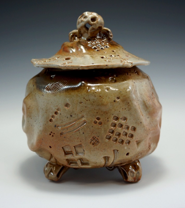 Covered jar, stoneware (OL_20_02) by Phil Fishwick