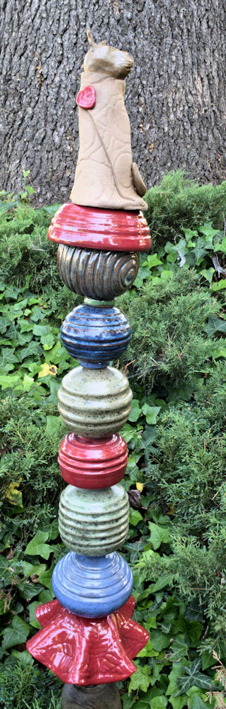 Garden Totem: Cat 98 by B.G. Dodson
